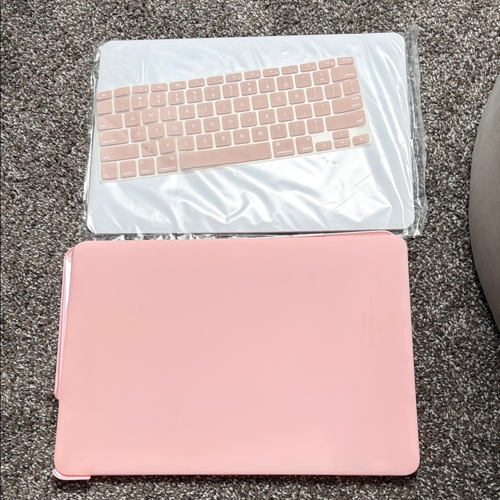 Apple MacBook Air 11 inch case and keyboard cover